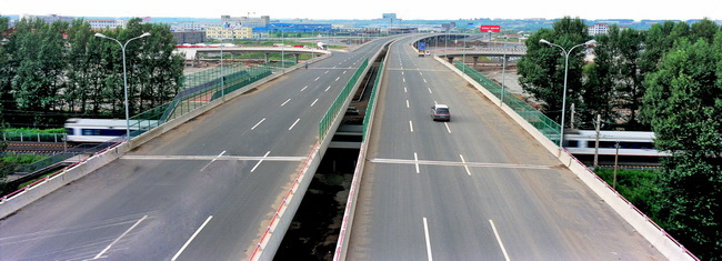102国道扩建工程（京哈铁路立交桥）